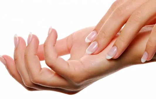 Come si fa un trattamento alla paraffina per le mani?
