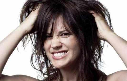 Rimedi naturali per i capelli grassi
