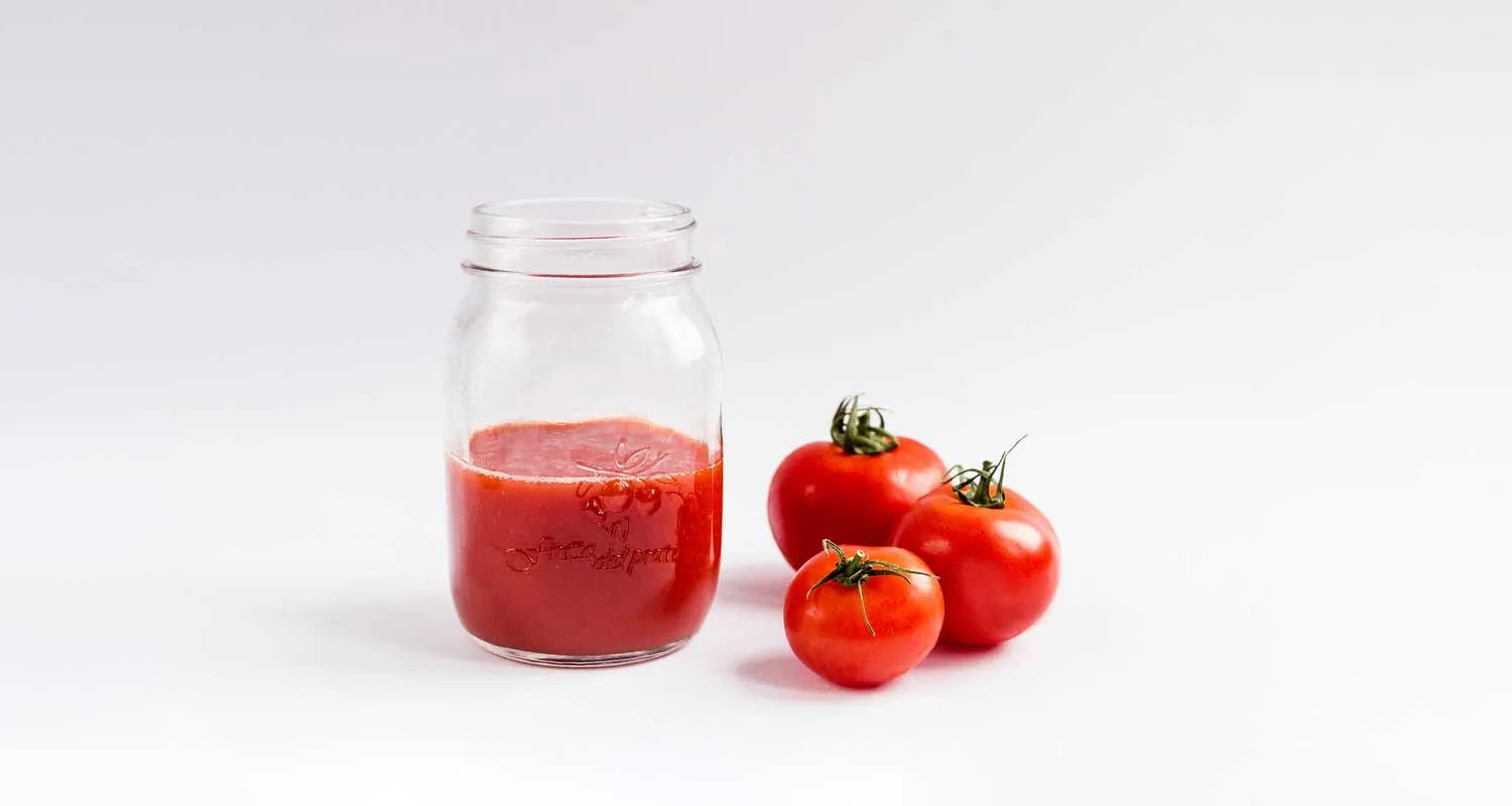 Il pomodoro utile trattamento per una pelle luminosa