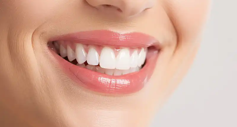 Come si spazzolano i denti con lo spazzolino elettrico